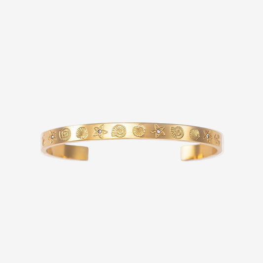 Multiple rings. Australian jewellery. Stainless steel rings with PVD 18k. Shell rings and freshwater pearl rings. Waterproof jewellery Australia