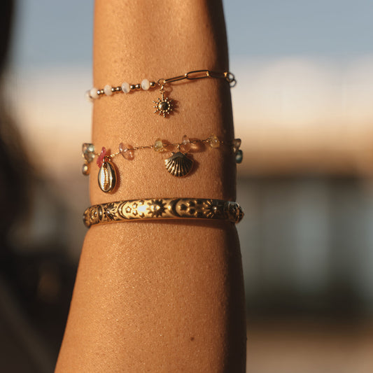 Gold bracelet with natural colourful rocks. Stainless steel waterproof sheel beads, Stainless steel 18k PVD Gold Plated. Waterproof jewellery. Australian jewellery. ocean inspired jewellery.